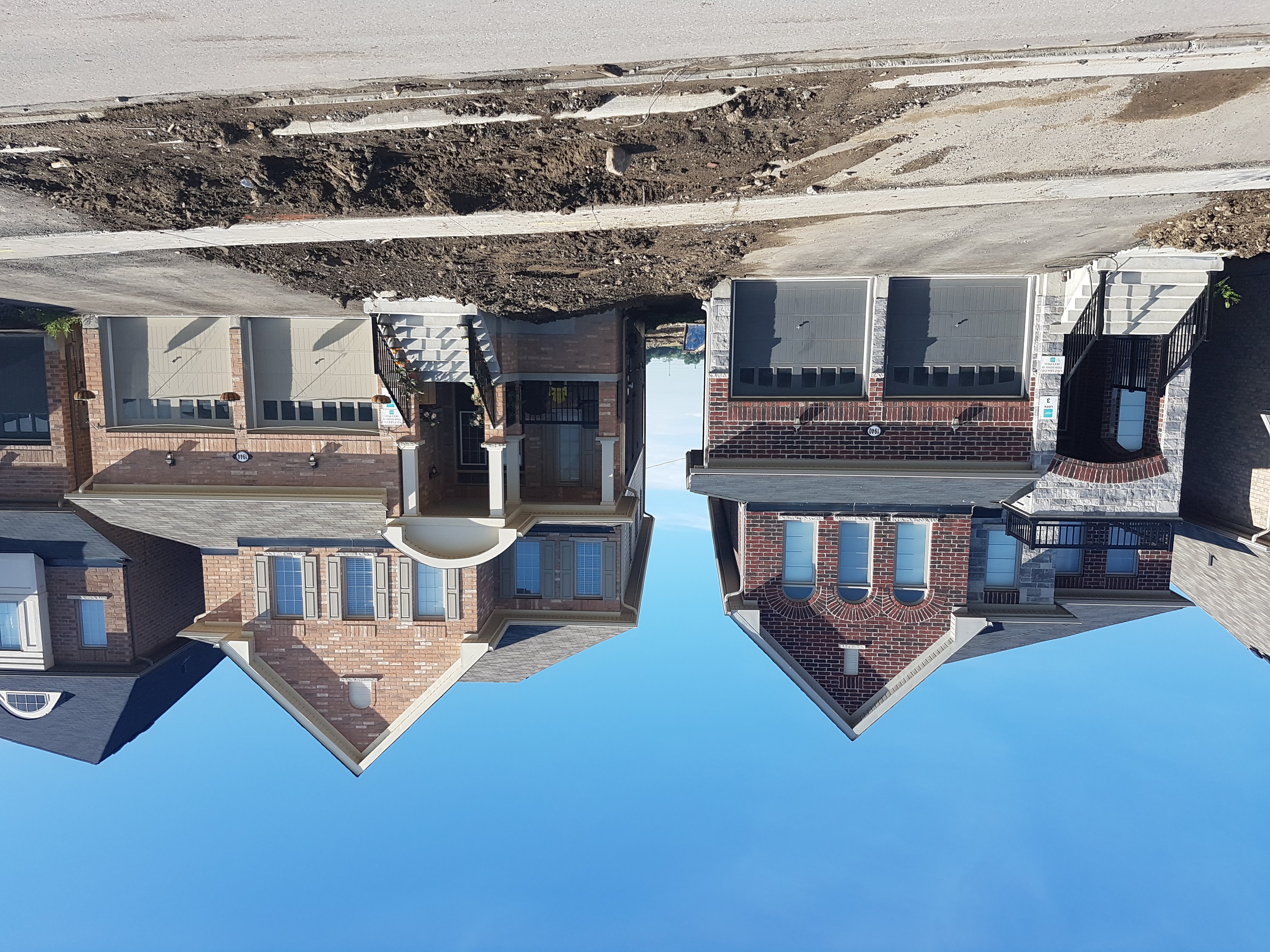 Brick veneer townhomes under construction in Vaughan, GTA — Olprrix Services
